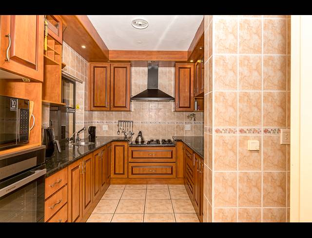 6 BEDROOM HOUSE FOR SALE IN SUNSET BEACH